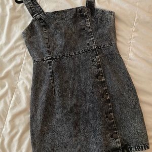 Super cute gray/black denim button up dress🖤